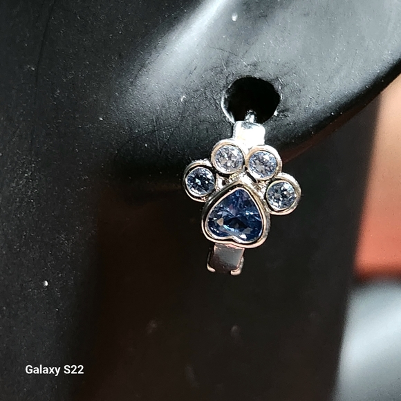 925 Silver Cat or Dog Paw Earrings Blue Zircon Paw Print Regular/Cartridge NWT - Picture 5 of 5